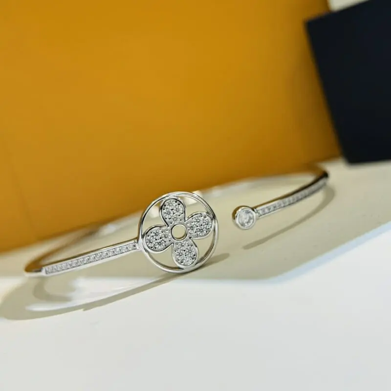 louis vuitton lv bracelets s_12200a42